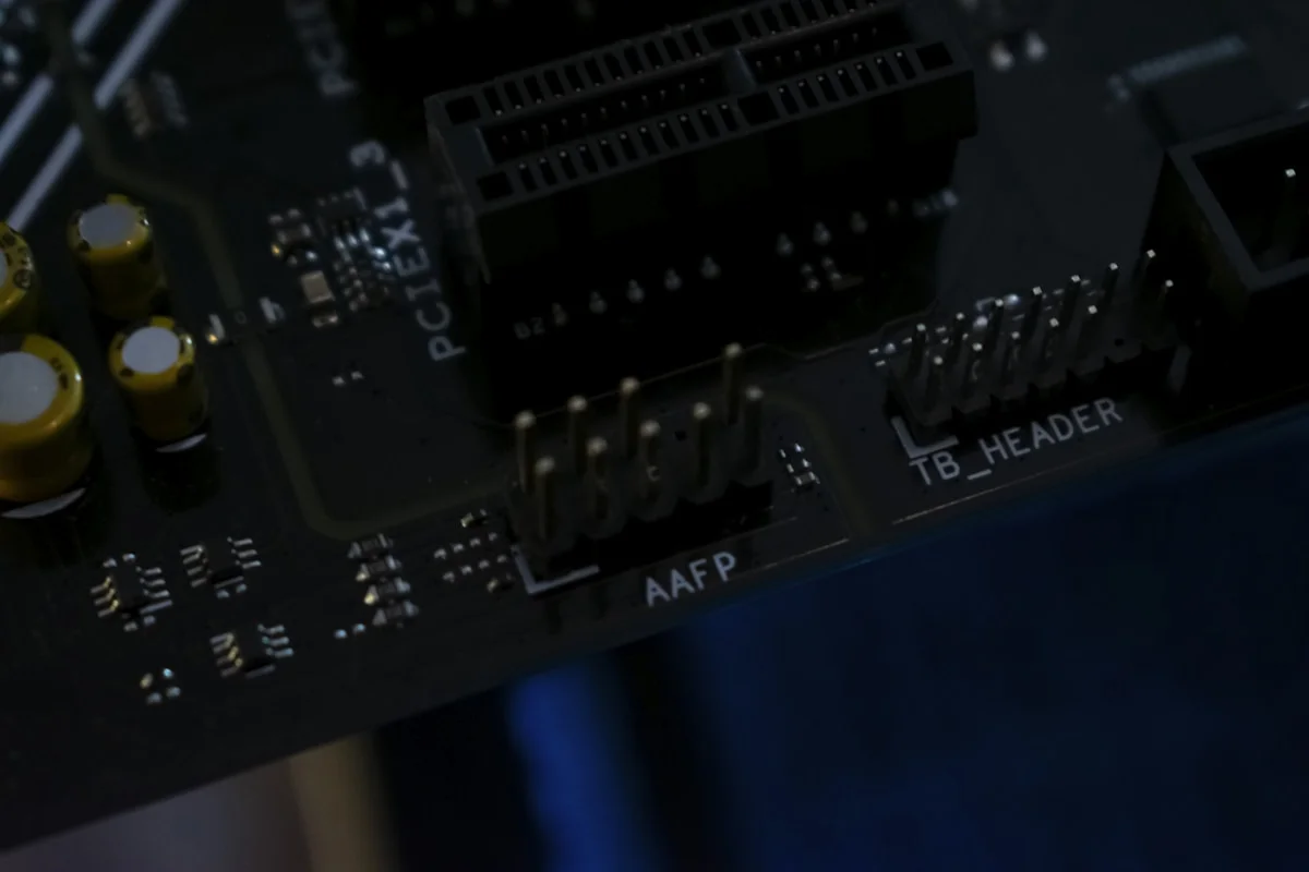 GPU Nvidia con iluminación verde